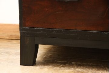 ローボードをリペア&カスタム!天板・木脚を製作し取り付け。欠損していた引手も取り付け。新材を使用した部分、本体は現状をベースに着色。(引き出し、リビングボード、テレビ台、テレビボード、ローチェスト)