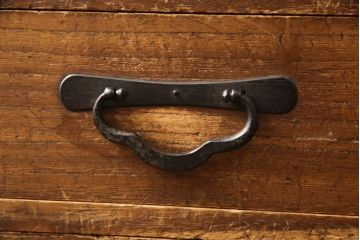 総桐小箪笥をリペア&カスタム!金具の欠損箇所には当店選定で近しいものを取り付け。現状の色味を活かして着色はせず、クリアワックスにて仕上げ。(小引き出し、桐たんす、収納箪笥、和タンス、引き出し)