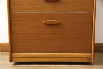 サイドチェストをリペア&カスタム!キャスターを新しいものに交換。(引き出し、サイドチェスト、ビンテージ、北欧)