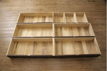 総桐箪笥の見た目を変えずに綺麗にリペア!当店商品を参考に濃い茶色に着色。(整理タンス、小抽タンス、衣装箪笥、桐たんす)