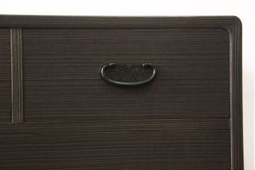 総桐箪笥の見た目を変えずに綺麗にリペア!当店商品を参考に濃い茶色に着色。(整理タンス、小抽タンス、衣装箪笥、桐たんす)
