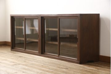収納棚の見た目を変えずに綺麗にリペア!修繕箇所は本体と馴染ませ、本体は現状をベースにして1トーン程落ち着いた色味に着色。(キャビネット、食器棚、戸棚、本箱、サイドボード)