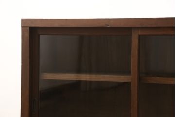 収納棚の見た目を変えずに綺麗にリペア!修繕箇所は本体と馴染ませ、本体は現状をベースにして1トーン程落ち着いた色味に着色。(キャビネット、食器棚、戸棚、本箱、サイドボード)