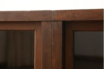 収納棚の見た目を変えずに綺麗にリペア!修繕箇所は本体と馴染ませ、本体は現状をベースにして1トーン程落ち着いた色味に着色。(キャビネット、食器棚、戸棚、本箱、サイドボード)