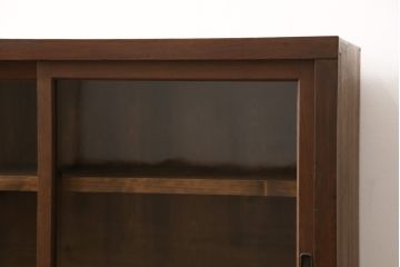 収納棚の見た目を変えずに綺麗にリペア!修繕箇所は本体と馴染ませ、本体は現状をベースにして1トーン程落ち着いた色味に着色。(キャビネット、食器棚、戸棚、本箱、サイドボード)