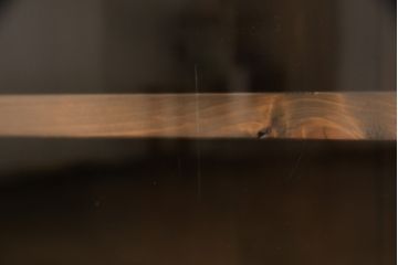 収納棚の見た目を変えずに綺麗にリペア!修繕箇所は本体と馴染ませ、本体は現状をベースにして1トーン程落ち着いた色味に着色。(キャビネット、食器棚、戸棚、本箱、サイドボード)