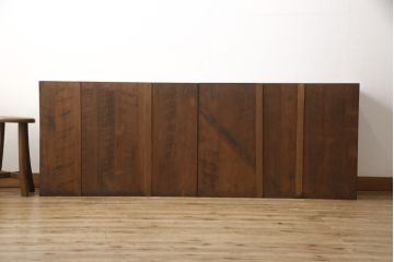 収納棚の見た目を変えずに綺麗にリペア!修繕箇所は本体と馴染ませ、本体は現状をベースにして1トーン程落ち着いた色味に着色。(キャビネット、食器棚、戸棚、本箱、サイドボード)