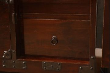 ローボードをリペア&カスタム!鉄脚を取り付け、側面に埋め木加工を施し、本体は現状の色味を活かして仕上げ。(ローチェスト、テレビ台、引き出し、和たんす、時代箪笥)