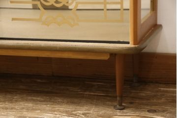 キャビネットの見た目は変えずに綺麗にリペア!修繕箇所は本体と馴染ませ、木部は現状の品物に合わせて着色。(キュリオケース、ガラスケース、ショーケース、陳列棚、飾り棚、イギリス、英国)