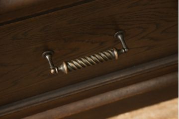 ワードローブの見た目を変えずに綺麗にリペア!ポール部分のフックを新品に交換。(衣装タンス、洋服タンス、引き出し、ヴィンテージ)