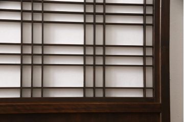 障子帯戸をリペア&カスタム!高さをリサイズし、既存の障子をプラスチック障子紙に張り替え。現状のお品物に合わせて1トーン程落ち着いた色に着色。(板戸、引き戸)