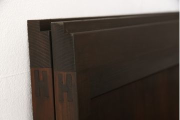 障子帯戸をリペア&カスタム!高さをリサイズし、既存の障子をプラスチック障子紙に張り替え。現状のお品物に合わせて1トーン程落ち着いた色に着色。(板戸、引き戸)