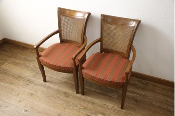 ダイニングチェア6脚セットをリペア&カスタム!座面をご希望の生地に張り替え。同生地・同系色の生地にてパイピングを取付け。(イス、椅子、アームチェア)