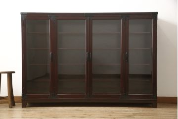 水屋箪笥キャビネットをリペア&カスタム!希望の高さにカットした脚を取り付け。新材使用の脚はリペア後の本体に合わせて着色。(食器棚、戸棚、収納棚、飾り棚)