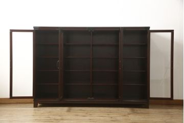 水屋箪笥キャビネットをリペア&カスタム!希望の高さにカットした脚を取り付け。新材使用の脚はリペア後の本体に合わせて着色。(食器棚、戸棚、収納棚、飾り棚)
