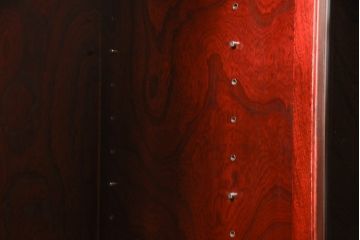 水屋箪笥キャビネットをリペア&カスタム!希望の高さにカットした脚を取り付け。新材使用の脚はリペア後の本体に合わせて着色。(食器棚、戸棚、収納棚、飾り棚)