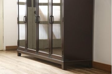水屋箪笥キャビネットをリペア&カスタム!希望の高さにカットした脚を取り付け。新材使用の脚はリペア後の本体に合わせて着色。(食器棚、戸棚、収納棚、飾り棚)