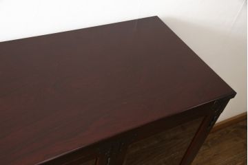 水屋箪笥キャビネットをリペア&カスタム!希望の高さにカットした脚を取り付け。新材使用の脚はリペア後の本体に合わせて着色。(食器棚、戸棚、収納棚、飾り棚)