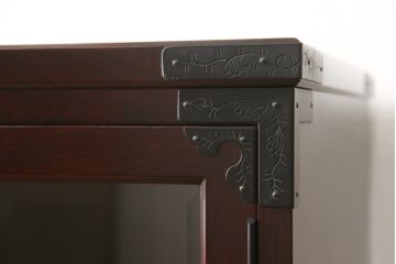 水屋箪笥キャビネットをリペア&カスタム!希望の高さにカットした脚を取り付け。新材使用の脚はリペア後の本体に合わせて着色。(食器棚、戸棚、収納棚、飾り棚)