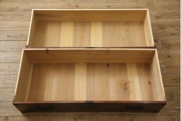 米沢箪笥をリペア&カスタム!当店商品を参考に脚を取付け、天板を内側から補強。現状のお品物に合わせて1トーン程落ち着いた色に着色。(和たんす、収納箪笥、時代箪笥、整理タンス)