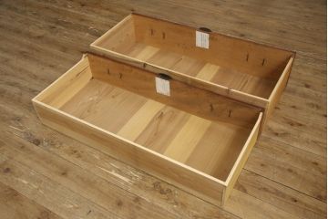 米沢箪笥をリペア&カスタム!当店商品を参考に脚を取付け、天板を内側から補強。現状のお品物に合わせて1トーン程落ち着いた色に着色。(和たんす、収納箪笥、時代箪笥、整理タンス)