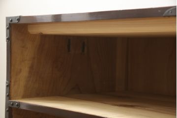 米沢箪笥をリペア&カスタム!当店商品を参考に脚を取付け、天板を内側から補強。現状のお品物に合わせて1トーン程落ち着いた色に着色。(和たんす、収納箪笥、時代箪笥、整理タンス)