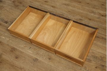 ローボードをリペア&カスタム!脚を取り付け、天板をリペア。新材使用の脚は、本体に合わせて着色。(収納棚、戸棚、サイドボード、テレビ台、テレビボード)