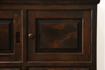 ローボードをリペア&カスタム!脚を取り付け、天板をリペア。新材使用の脚は、本体に合わせて着色。(収納棚、戸棚、サイドボード、テレビ台、テレビボード)