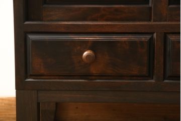 ローボードをリペア&カスタム!脚を取り付け、天板をリペア。新材使用の脚は、本体に合わせて着色。(収納棚、戸棚、サイドボード、テレビ台、テレビボード)
