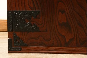 サイドボードをリペア&カスタム!配線用穴あけ加工を施し、お盆2杯・棚板1枚製作。色味は現状のお品物に合わせて着色。(ローボード、サイドキャビネット、収納棚、戸棚、テレビ台、着物箪笥)