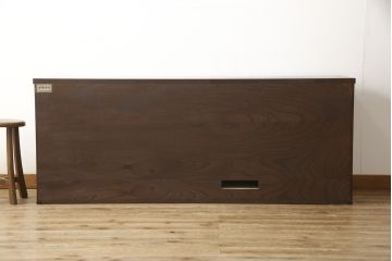 サイドボードをリペア&カスタム!配線用穴あけ加工を施し、お盆2杯・棚板1枚製作。色味は現状のお品物に合わせて着色。(ローボード、サイドキャビネット、収納棚、戸棚、テレビ台、着物箪笥)