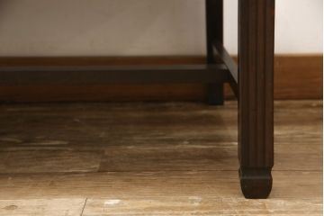 2人掛けアームソファをリペア&カスタム!ご希望の生地で座面を張り替え、クッションを硬めに仕上げ、鋲を交換。木製部分の色味は現状をベースにして1トーン程落ち着いた色味に着色。(二人掛け、ベンチ)