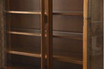 チャイナキャビネットをリペア&カスタム!背面の鏡を取り外し木材へ変更し、本体の色味に合わせた塗装。棚板を追加で製作し、本体・棚板は現状の色味を活かして仕上げ。(食器棚、飾り棚、収納棚、カップボード)
