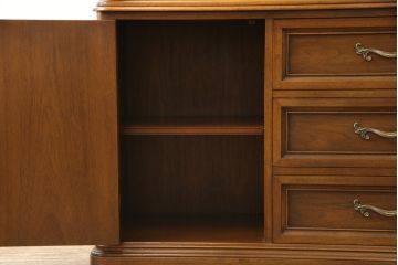 チャイナキャビネットをリペア&カスタム!背面の鏡を取り外し木材へ変更し、本体の色味に合わせた塗装。棚板を追加で製作し、本体・棚板は現状の色味を活かして仕上げ。(食器棚、飾り棚、収納棚、カップボード)