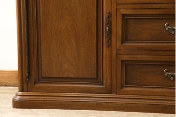 チャイナキャビネットをリペア&カスタム!背面の鏡を取り外し木材へ変更し、本体の色味に合わせた塗装。棚板を追加で製作し、本体・棚板は現状の色味を活かして仕上げ。(食器棚、飾り棚、収納棚、カップボード)