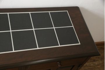 サイドボードをリペア&カスタム!天板は当店商品を参考に凹み部分に黒御影石を載せて仕上げ。(収納棚、戸棚、キャビネット)
