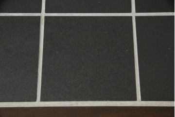 サイドボードをリペア&カスタム!天板は当店商品を参考に凹み部分に黒御影石を載せて仕上げ。(収納棚、戸棚、キャビネット)