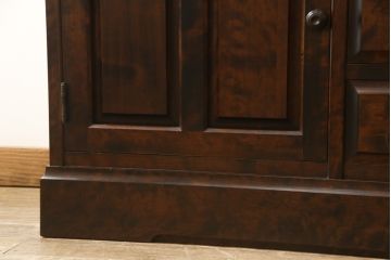 サイドボードをリペア&カスタム!天板は当店商品を参考に凹み部分に黒御影石を載せて仕上げ。(収納棚、戸棚、キャビネット)