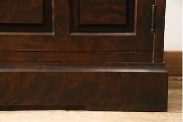 サイドボードをリペア&カスタム!天板は当店商品を参考に凹み部分に黒御影石を載せて仕上げ。(収納棚、戸棚、キャビネット)