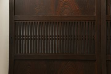 格子帯戸4枚をリペア&カスタム!葵戸引手を取り付け、色味は当店商品を参考に着色。(板戸、引き戸、建具)