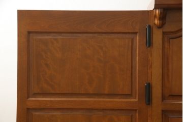 コーナーカウンターをリペア&カスタム!開き扉を新たに製作し、色味は既存の色に合わせた着色。(収納棚、カウンターテーブル)