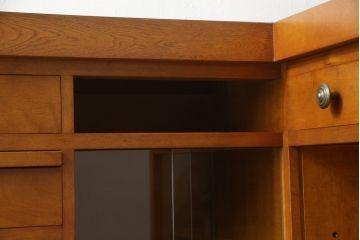 コーナーカウンターをリペア&カスタム!開き扉を新たに製作し、色味は既存の色に合わせた着色。(収納棚、カウンターテーブル)