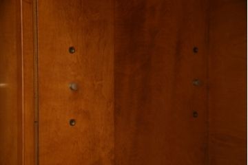 コーナーカウンターをリペア&カスタム!開き扉を新たに製作し、色味は既存の色に合わせた着色。(収納棚、カウンターテーブル)