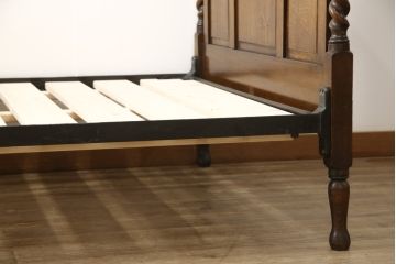 ベッドフレームをリペア&カスタム!床面に合わせてすのこを新規製作。現状のお品物に合わせて1トーン程落ち着いた色に着色。(セミダブル)