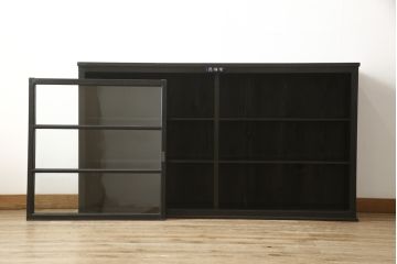 サイドボードをリペア&カスタム!天板は凹んでいる部分を平らにし、本体は現状に合わせて1トーン程落ち着いた色に着色。(飾り棚)