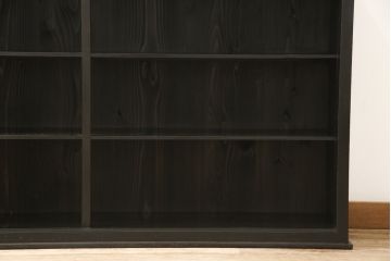 サイドボードをリペア&カスタム!天板は凹んでいる部分を平らにし、本体は現状に合わせて1トーン程落ち着いた色に着色。(飾り棚)