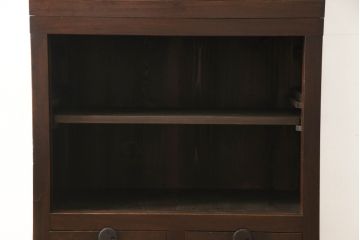 帳場箪笥をリペア&カスタム!棚板を交換し、棚受位置を調整、引き出し背板の割れを修復。金具を黒色に再塗装。本体は最も濃い箇所の色味に合わせて着色しワックス塗装。(重ね箪笥、収納棚)