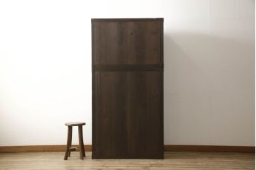 帳場箪笥をリペア&カスタム!棚板を交換し、棚受位置を調整、引き出し背板の割れを修復。金具を黒色に再塗装。本体は最も濃い箇所の色味に合わせて着色しワックス塗装。(重ね箪笥、収納棚)
