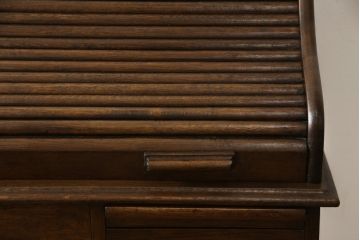 ロールトップデスクをリペア&カスタム!鍵穴に埋木処置をし、背板の加工、真鍮のキャスターを取り付け。現状の雰囲気を残した色味に着色。(机、在宅ワーク、在宅用両袖机、在宅ワーク、在宅用ワークデスク)