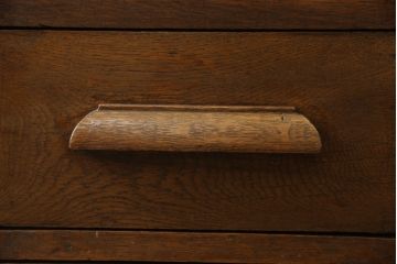 ロールトップデスクをリペア&カスタム!鍵穴に埋木処置をし、背板の加工、真鍮のキャスターを取り付け。現状の雰囲気を残した色味に着色。(机、在宅ワーク、在宅用両袖机、在宅ワーク、在宅用ワークデスク)